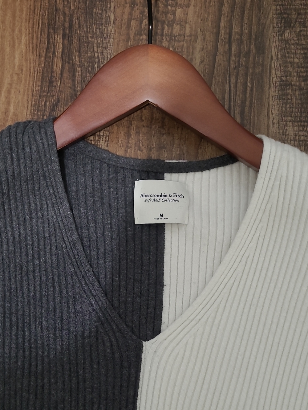 Abercrombie & Fitch Two Tone Sweater - Picture 3 of 3